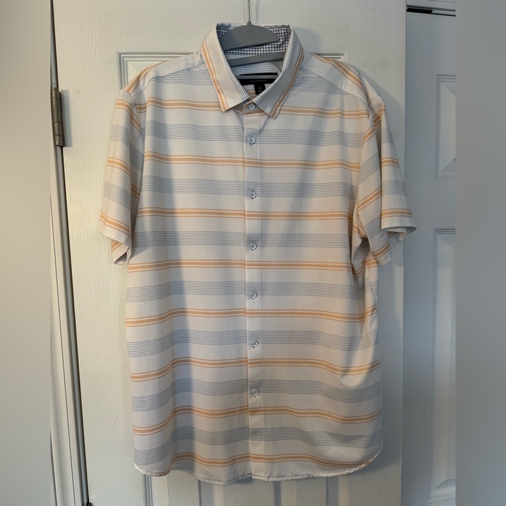 Mizzen+Main Short Sleeve Orange and Blue Casual Button Down Shirt